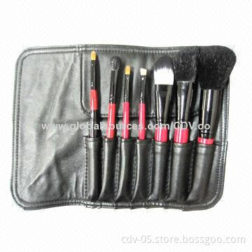 Makeup gift brushes, made of wooden handle and aluminum ferrule with great goat and synthetic hair